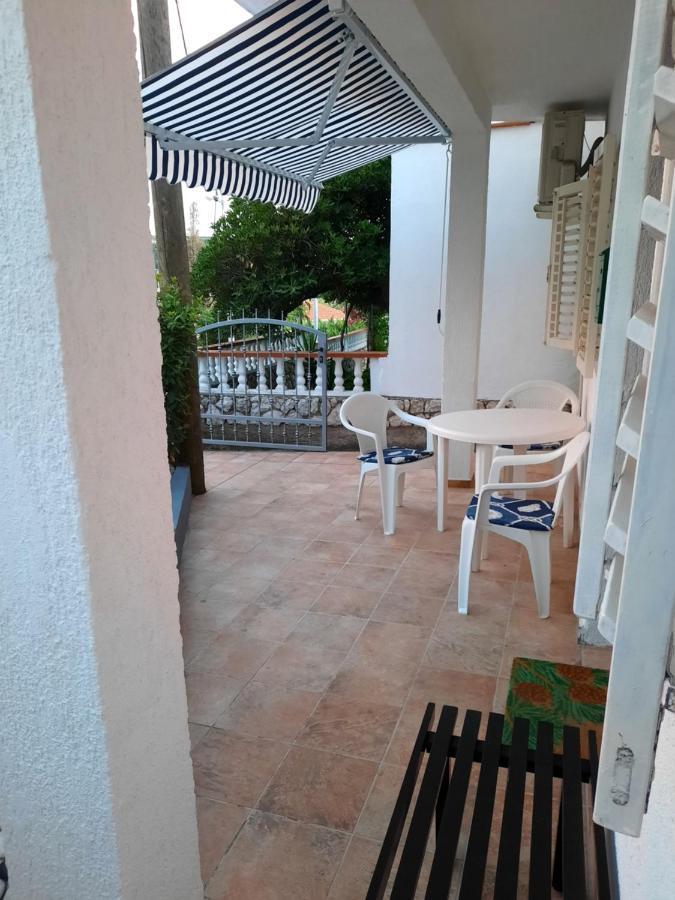 לופאר Apartmani Ana-Lora מראה חיצוני תמונה