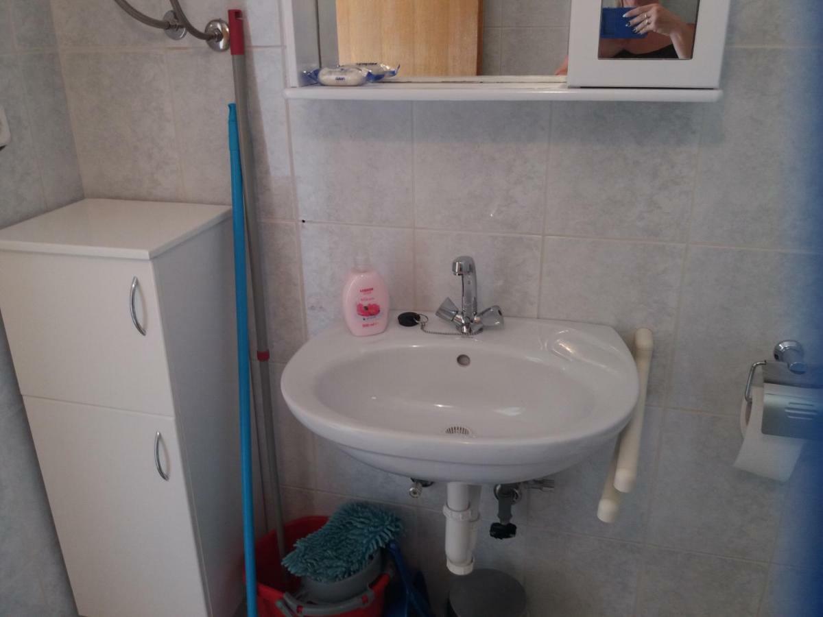 לופאר Apartmani Ana-Lora מראה חיצוני תמונה